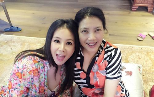 《伪装者》靳东妻子是赵薇同学 北影96级同班