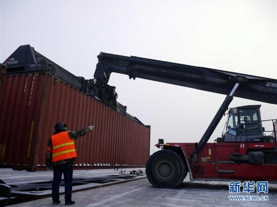 “新丝路号”中欧(中亚)国际班列开行百列(组图)--国际--人民网