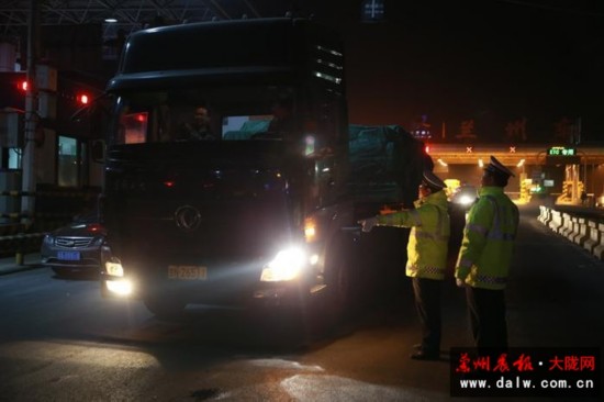 大货车限行管控措施实施 快递可咋办?物流、快