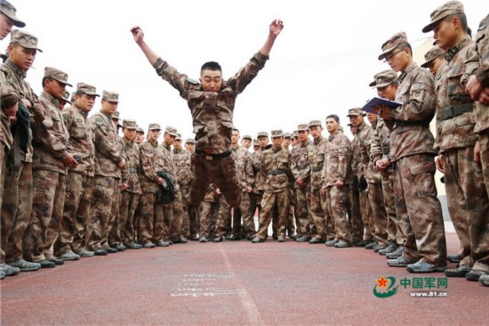 高清:厉害了我的团 破纪录的比武才带劲