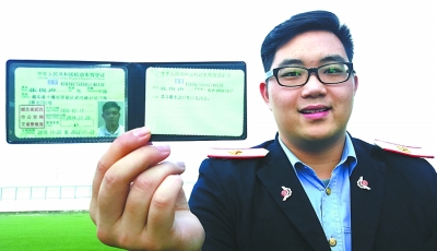 武汉首批P照司机亮相 专门到苏州培训开有轨电