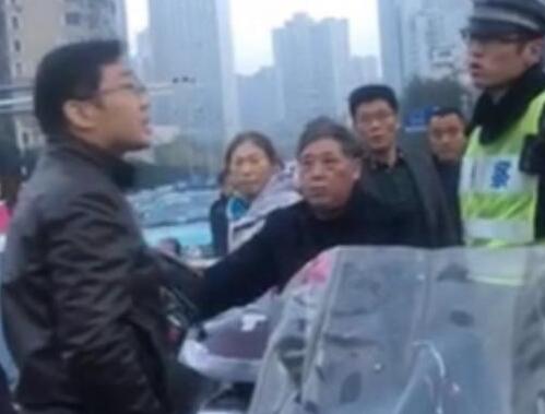 相声演员大兵呛交警 你算老几 随后录视频致歉