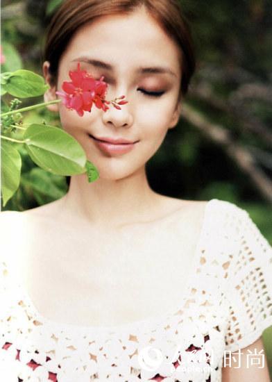 女神们与花争艳:范冰冰妩媚高圆圆清纯(图)