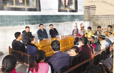 12月1日,自治区党委书记吴英杰来到日喀则市定结县陈塘镇考察调研.