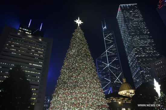 A 15-meter-high Christmas tree is lit up in Hong Kong, south China, Dec. 2, 2016. (Xinhua/Wang Shen) 