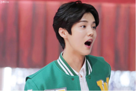 鹿晗李易峰粉丝当场开撕 为偶像直播间炫富!