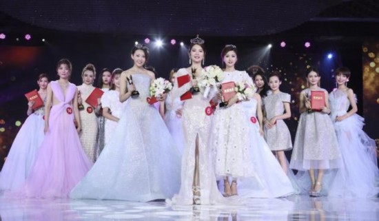 2016瑞丽粉丝节 北京举办 唐嫣沈梦辰金晨捧得