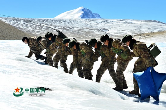 大雪封山 边关战友如何过冬？(图)