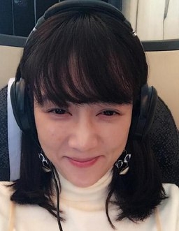 陈乔恩回台湾水土不服 过敏抓烂脸和身体 脸上