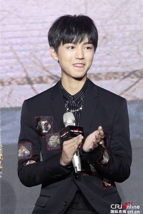 张艺谋一家七口亮相《长城》首映 刘德华否认