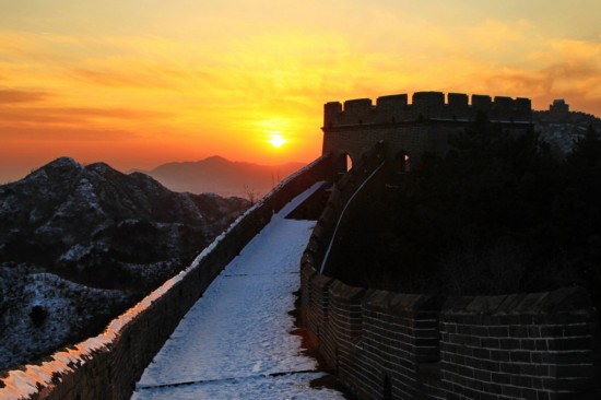 Wondrous winter sunrise and sunset at Jinshanling Great Wall