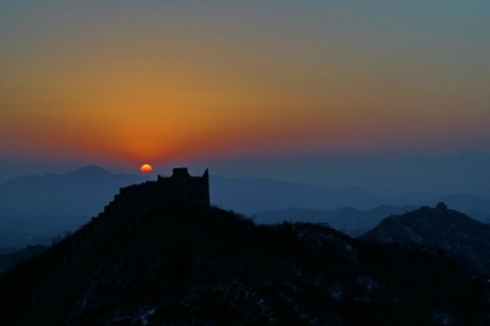 Wondrous winter sunrise and sunset at Jinshanling Great Wall