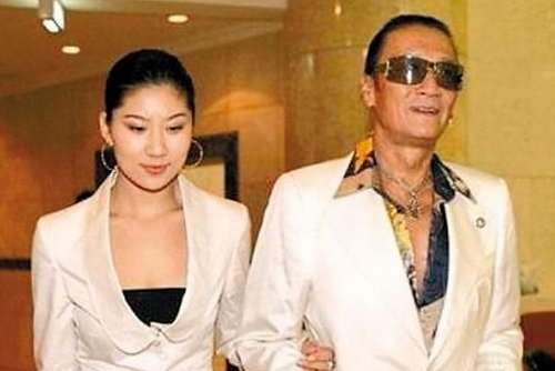 80岁谢贤否认小女友怀孕 在女儿6岁时已做结扎