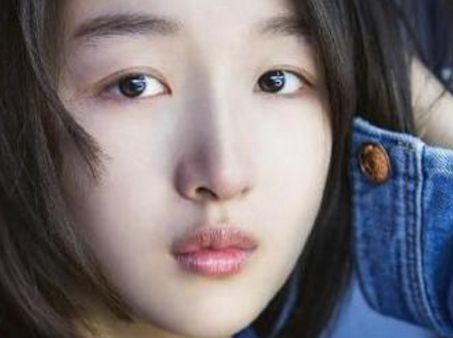 周内裤晒自拍:女生亮点和背后成最大冬雨周冬袜子破自慰了图片