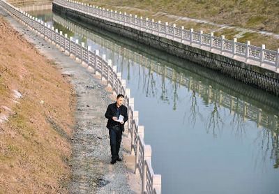 2018年底前全面建立河长制 河水治不好 追责找