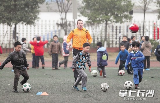 长沙公布足球特色学校名单:2年认定80所 乡村