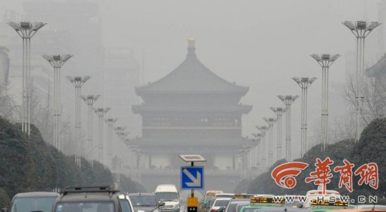 雾霾天气下的西安建筑