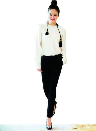 刮鱼鳞、剖鱼肚手法娴熟 左小青化身 家庭主妇