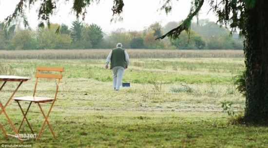 亚马逊公布首次在英国尝试无人机送货视频
