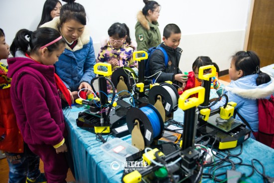 奇思妙想变实物 杭州桐庐小学生体验3D打印