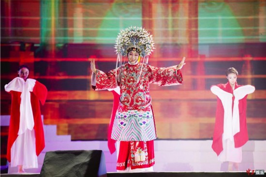 李玉刚演唱会收官 现场美轮美奂太惊艳