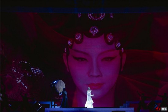 李玉刚演唱会收官 现场美轮美奂太惊艳