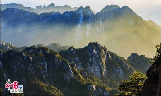 观冬日黄山日出:日破云涛万里红(组图)