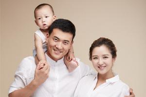 曝何洁离婚 老公赫子铭方否认:没离婚也没出轨