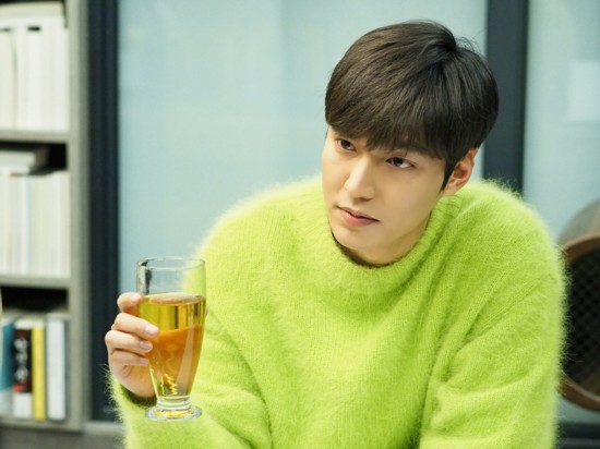 《蓝色大海的传说》喝醉酒幕后照公开 李敏镐