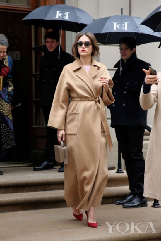 从20到40女人都想要MaxMara大衣,优雅温暖几