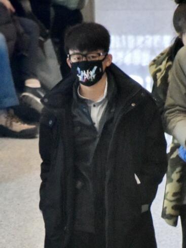 王宝强身边新助理 网友调侃:宝宝找个高富帅来