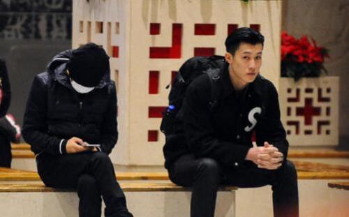 王宝强身边新助理 身材高大眼神锐利可兼任保