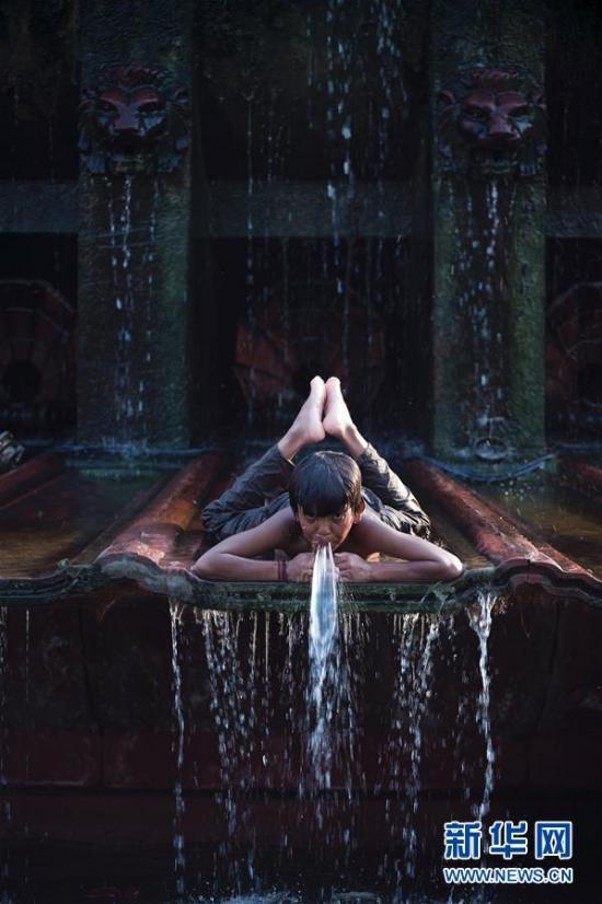 2016,孩子和这个世界:触动人心的瞬间