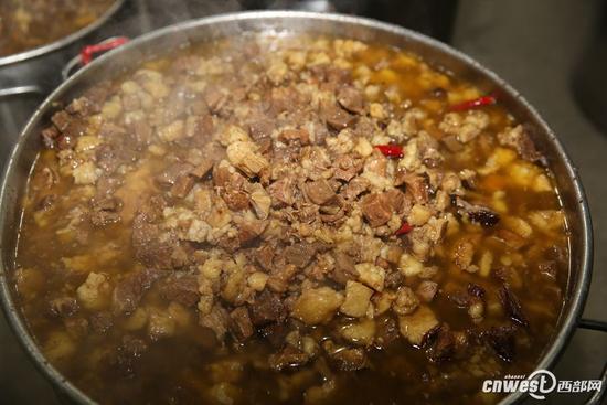 西农大为3万名学生发放土豆烧牛肉 食材均为自主选育