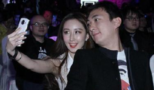 王思聪调侃李易峰走红:他就因为长得好看