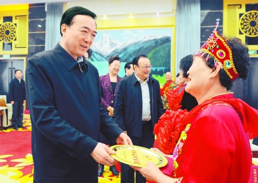 陈全国 雪克来提·扎克尔会见新疆荣获第一届