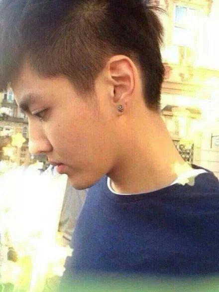 杨洋完美霍建华有眼袋 当红男星素颜照看不停