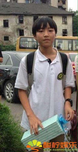 TFBoys素颜照被扒 王俊凯被攻击土到掉渣(图