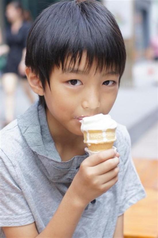 TFboys王俊凯海量童年照曝光 17岁生日会重现