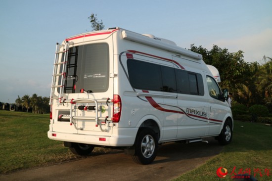 可定制的移动居所 人民网实拍上汽大通RV80房车