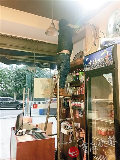 外卖疑似老鼠腿 惊悚画面曝光 酸菜肉丝面里惊现带毛黑腿