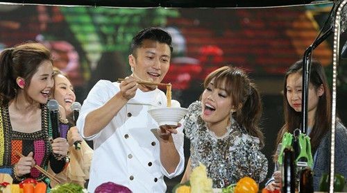 谢霆锋演唱会煮面好有才!盘点明星的特殊爱好