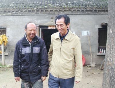封丘县人民政府县长王献臣同志入户看望贫困群众