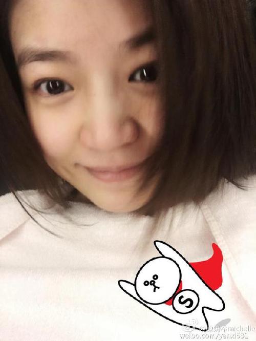 陈妍希产后首晒自拍 称十天没洗头却幸福[1]