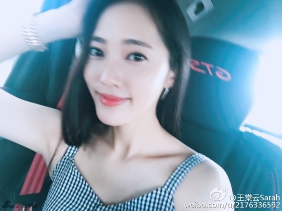 余文乐绯闻女友王棠云海量私照曝光 肤白貌美