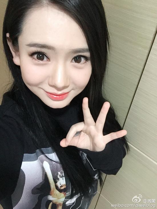 陈妍希产后首晒自拍称十天没洗头 看越生孩子