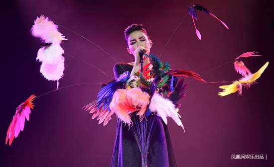 王菲幻乐一场演唱会今晚上海开唱 王菲演唱会经典造型全回顾