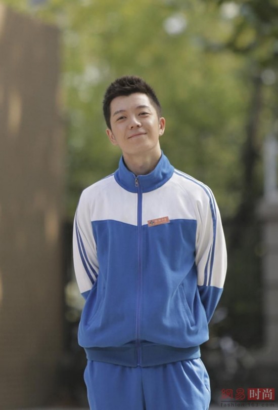 杨洋鹿晗易烊千玺 男神穿上校服谁是最帅校草?