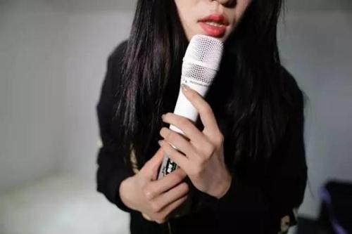 18岁女主播被骗3万 网友:男粉丝套路深