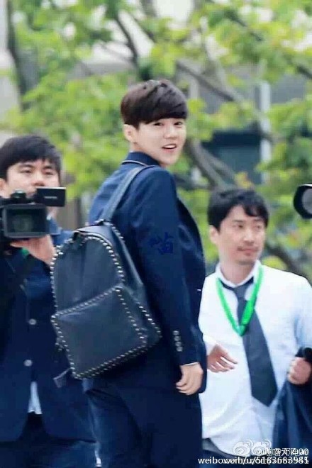 鹿晗易烊千玺吴亦凡刘亦菲 看明星最美学生制